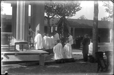 GN2209 Processie bij de kapel op het Martelarenveld; ca. 1922