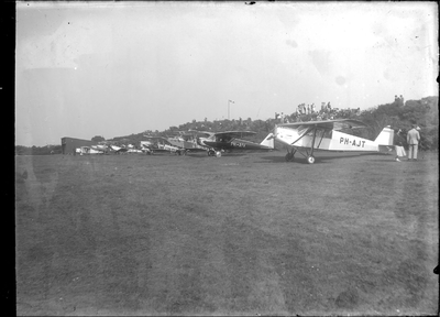 GN2227 Het vliegveld van Oostvoorne; ca. 1935
