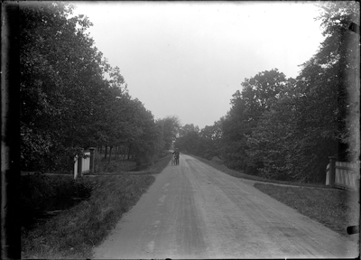 GN2291 De Heveringseweg, met het hek van Kooizicht; ca. 1930