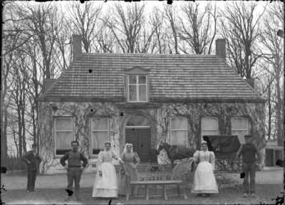 GN2297 Huize Mildenburg met vermoedelijk het personeel van de familie Lette; ca. 1910