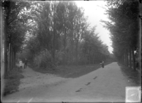 GN2376 Kruising van de Zeeweg en de Bosweg (links); ca. 1925