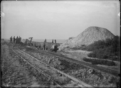 GN2658 Versterken van de Boulevard door herstel van de basaltglooiing, tramrails voor de lorry; ca. 1925