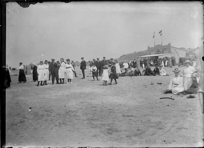 GN2666 Druk toerisme op het strand; ca. 1925