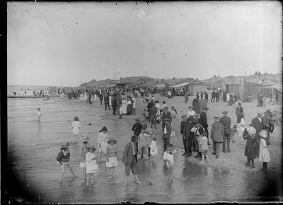 GN2670 Druk toerisme op het strand; ca. 1925