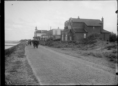 GN2690 De Boulevard; ca. 1910