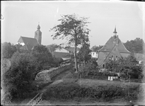 GN2737 Kijkje vanaf de Burcht richting de kerk; ca. 1910