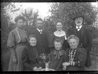 GN3052 Een familieportret (fam. Boers en Kuyper Boone); ca. 1914