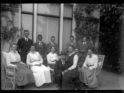 GN3171 Leden van de familie Boers bij Villa Anna; ca. 1916