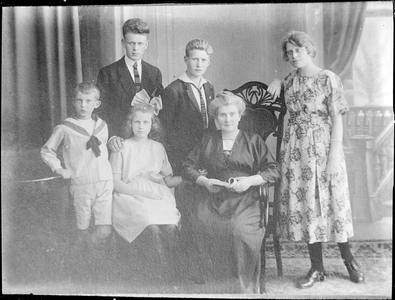 GN3298 Familieportret; ca. 1920