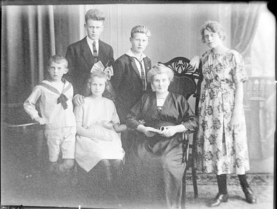 GN3299 Familieportret; ca. 1920