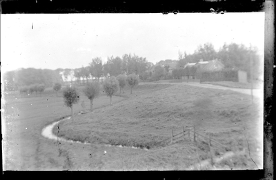 GN4005 Polderlandschap aan de Wieldijk nabij Villa Anna. Onder meer de boerderij van Van Beek; ca. 1920