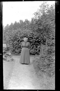 GN4047 Mevr. Boers-Cording bij Villa Anna; ca. 1916