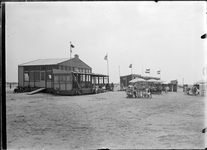 GN5071 De strandtent Badlust op het strand van Oostvoorne; ca. 1920