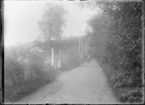 GN5082 Kijkje op de Zwartelaan in Oostvoorne; ca. 1920