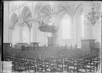GN5098 De preekstoel in de St. Catharijnekerk; ca. 1920