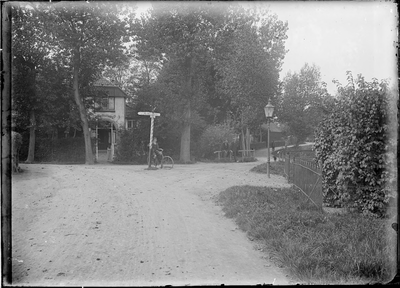 GN5109 Kijkje op de hoek van de Burgemeester Letteweg en de Noordweg; ca. 1920