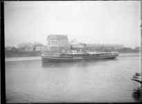 GN5120 Het tramstation met de veerboot 'Minister van der Sleyden' ; ca. 1920
