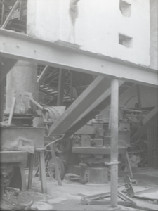 A1013 Verbouwingswerkzaamheden in de kalkfabriek; ca. 1950