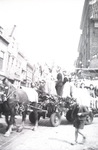 B1041 De Bevrijding - optocht door de stad; 9 mei 1945