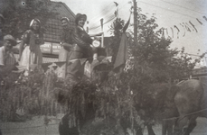 B1049 De Bevrijding - optocht door de stad; 12 mei 1945