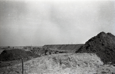 B1100 Afsluiting van de Brielse Maas, plaatsing van de Brielse Dam; 1950