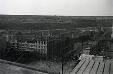 B1123 Aanleg van de Haringvlietdam - leggen van de fundering; ca. 1967