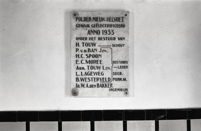 B1219 Plaquette ter herinnering aan de elekrificatie van het gemaal Hein in Hellevoetsluis.; 14 mei 1981