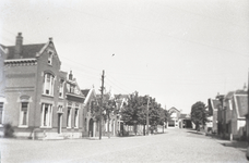 B1319 De Dorpsstraat in Nieuwenhoorn; ca. 1955