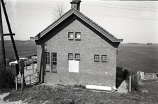 B1327 Het gebied rond de Bernisse voor de ontwikkeling tot recreatiegebied. Gemaal van Zuidland met gevelsteen; 20 april 1976