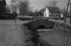 B1356 Het gebied rond de Bernisse voor de ontwikkeling tot recreatiegebied. De Bernisse onder de sluis van het Hoofd en ...