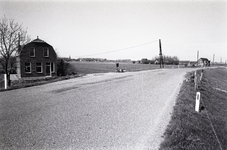 B1364 Het gebied rond de Bernisse voor de ontwikkeling tot recreatiegebied. De Bernisse gezien vanaf het terrein van de ...