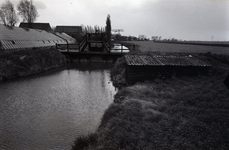 B1378 Het gebied rond de Bernisse voor de ontwikkeling tot recreatiegebied. De Bernisse bij het Abbenbroeks Verlaat; 20 ...