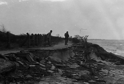 C1017 Schade aan de Boulevard en weggeslagen duinen; 1953