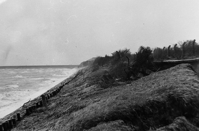 C1024 Schade aan de Boulevard en weggeslagen duinen; 1953