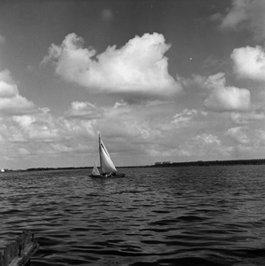 C1089 Zeilboot op het Brielse Meer; ca. 1960