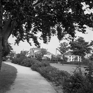 C1352 Kijkje op de Donselaer, de Stationsweg en de Nieuweweg; 22 juli 1960