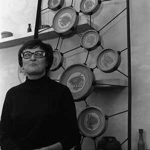 C1535 Pottenbakster Olga Ouderkerk; februari 1970