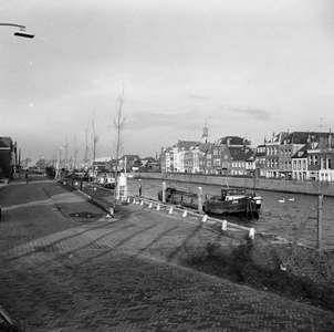 C1615 Zicht op de Oostkade en de haven; ca. 1962