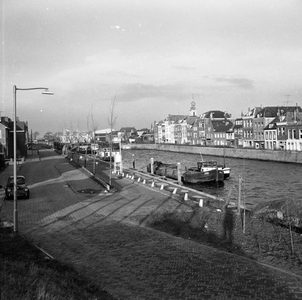 C1617 Zicht op de Oostkade en de haven; ca. 1962