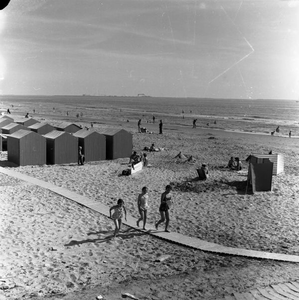 C1733 Recreatie op het strand; 28 juni 1961