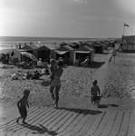 C1737 Recreatie op het strand; 28 juni 1961