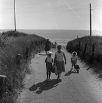 C1738 De weg naar het strand; 28 juni 1961