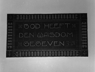 C1965 Gedenksteen in de Christelijke School in Tinte; ca. 1995