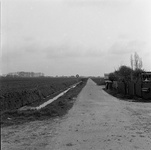 C1976 Lange Putseweg, gezien vanaf de Toldijk, gedeeltelijk verdwenen door de Ruilverkaveling; April 1995