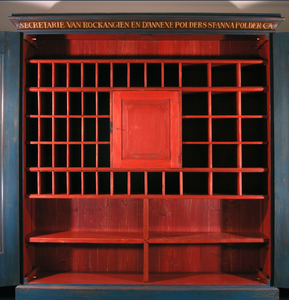 F0011 Secretariekast van Rockanje en St. Annapolder, 1767, geopend; 2003