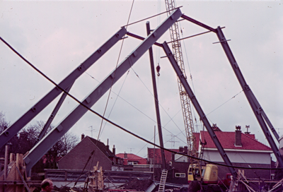 F0181 Opbouw van het skelet voor de nieuwe gereformeerde kerk ; voorjaar 1969