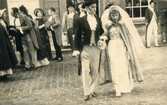 F0269 Naspelen van het eerste burgerlijk huwelijk (huwelijk Code Napoleon) bij de feestelijke opening van het ...
