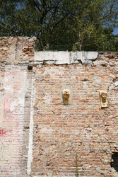 F0371 De muur van de voormalige kapel van het Gasthuis; 19 juli 2007