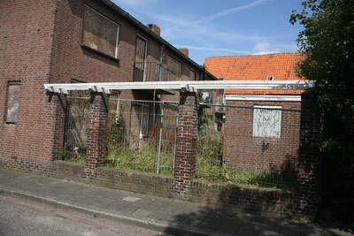 F0394 Woningen op de hoek van de Coppelstockstraat en de Kerkstraat, die gesloopt moesten worden voor de verbouwing en ...