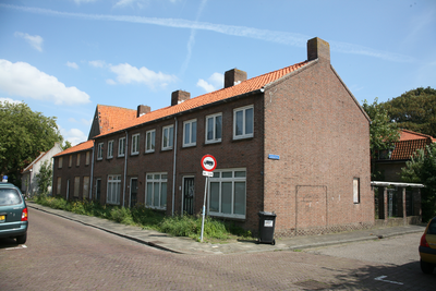F0404 Woningen op de hoek van de Coppelstockstraat en de Kerkstraat, die gesloopt moesten worden voor de verbouwing en ...